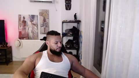 Snapshot of 0_kingsley chatting on 11.19.25 Kingsley online show from 11.19.25