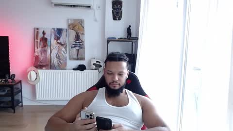 Snapshot of 0_kingsley chatting on 12.03.25 Kingsley online show from 12.03.25