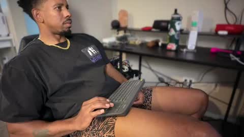Snapshot of 10inch_gymjunky chatting on 05.19.26 MrSteeleXXX - snapchat online show from 05.19.26