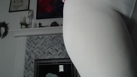 Aurora Willows online show from 02.20.26