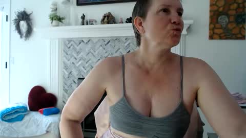 Aurora Willows online show from 06.04.26