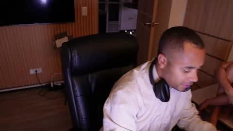 Snapshot of 1909peak chatting on 02.10.26 1909peak online show from 02.10.26