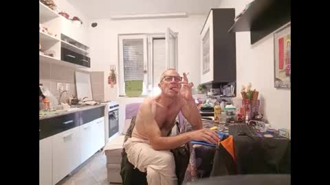 Snapshot of 1973man chatting on 06.09.26 1973man online show from 06.09.26