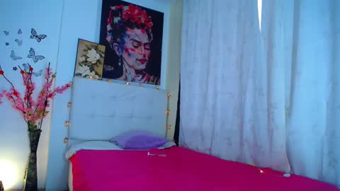 Snapshot of 19vanee chatting on 02.09.25 stef read my description online show from 02.09.25