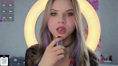 Mia online show from 06.12.26