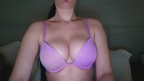 Snapshot of 1lovely1 chatting on 01.13.26 Onna online show from 01.13.26