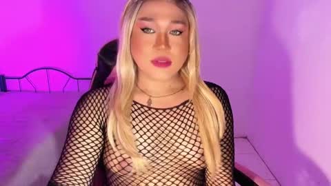 Snapshot of 1lovelymess chatting on 10.17.25 1lovelymess online show from 10.17.25