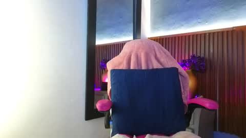 Miss Monserrate online show from 02.25.26