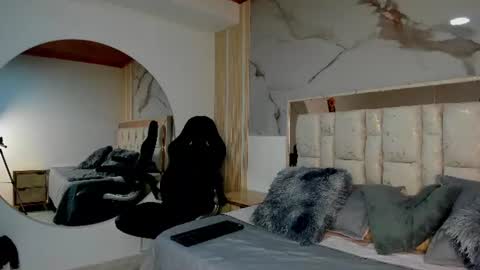 Snapshot of 1naughty_milf chatting on 07.21.26 Luisa online show from 07.21.26
