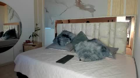 Snapshot of 1naughty_milf chatting on 07.24.26 Luisa online show from 07.24.26