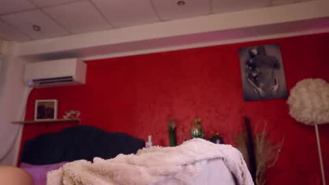 Snapshot of 1rosell chatting on 05.19.26 GLORYA online show from 05.19.26