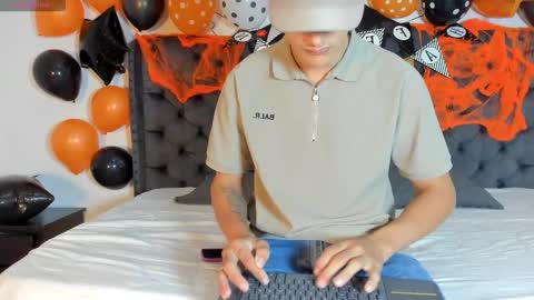 Snapshot of 1threestar chatting on 10.13.25 1Threestar online show from 10.13.25