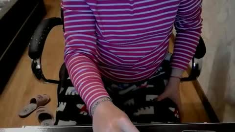 Snapshot of 1your_hot_girls chatting on 10.21.25 1your_hot_girls online show from 10.21.25