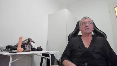 Snapshot of 200gentleman chatting on 12.07.24 Henk online show from 12.07.24