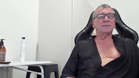 Snapshot of 200gentleman chatting on 12.08.24 Henk online show from 12.08.24