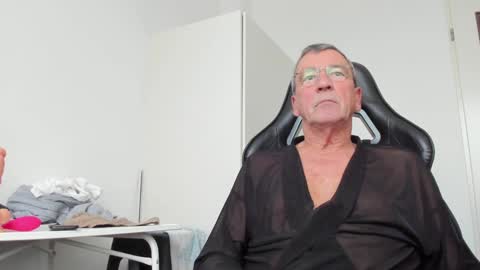Snapshot of 200gentleman chatting on 12.10.24 Henk online show from 12.10.24