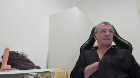 Snapshot of 200gentleman chatting on 12.12.24 Henk online show from 12.12.24