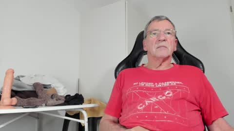 Snapshot of 200gentleman chatting on 12.13.24 Henk online show from 12.13.24