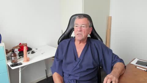 Snapshot of 200gentleman chatting on 12.15.24 Henk online show from 12.15.24