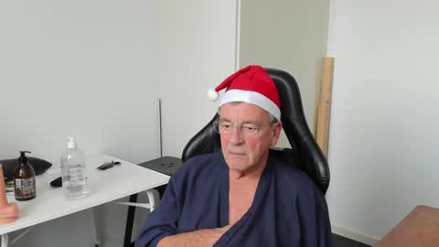 Snapshot of 200gentleman chatting on 12.23.24 Henk online show from 12.23.24