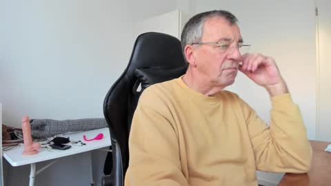 Snapshot of 200gentleman chatting on 01.02.25 Henk online show from 01.02.25