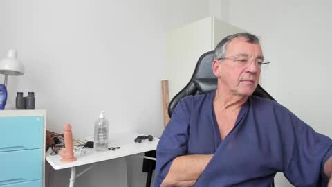 Snapshot of 200gentleman chatting on 01.06.25 Henk online show from 01.06.25