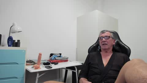 Snapshot of 200gentleman chatting on 01.09.25 Henk online show from 01.09.25