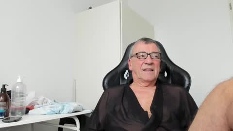 Snapshot of 200gentleman chatting on 01.17.25 Henk online show from 01.17.25