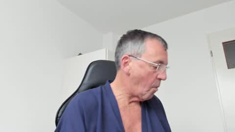 Snapshot of 200gentleman chatting on 01.20.25 Henk online show from 01.20.25