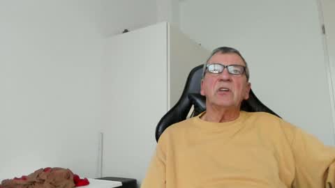 Snapshot of 200gentleman chatting on 01.22.25 Henk online show from 01.22.25