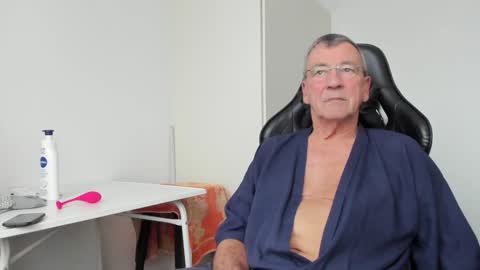 Snapshot of 200gentleman chatting on 01.24.25 Henk online show from 01.24.25