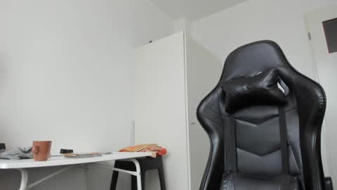 Snapshot of 200gentleman chatting on 01.28.25 Henk online show from 01.28.25
