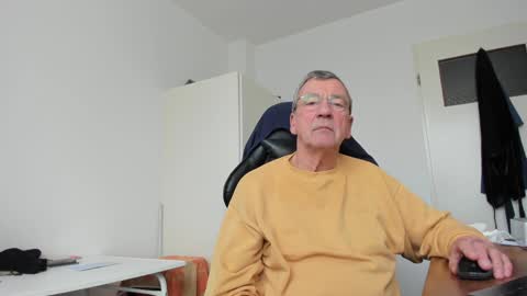 Snapshot of 200gentleman chatting on 01.30.25 Henk online show from 01.30.25