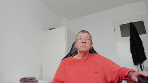 Snapshot of 200gentleman chatting on 02.08.25 Henk online show from 02.08.25