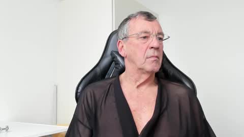 Snapshot of 200gentleman chatting on 02.22.25 Henk online show from 02.22.25