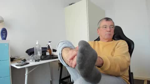 Snapshot of 200gentleman chatting on 02.23.25 Henk online show from 02.23.25