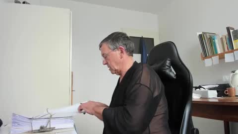 Snapshot of 200gentleman chatting on 02.27.25 Henk online show from 02.27.25