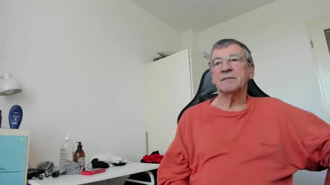 Snapshot of 200gentleman chatting on 03.03.25 Henk online show from 03.03.25