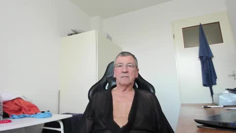 Snapshot of 200gentleman chatting on 03.05.25 Henk online show from 03.05.25