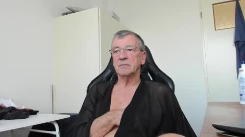 Snapshot of 200gentleman chatting on 03.06.25 Henk online show from 03.06.25