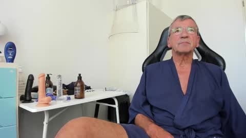 Snapshot of 200gentleman chatting on 09.13.25 Henk online show from 09.13.25