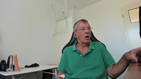 Snapshot of 200gentleman chatting on 09.24.25 Henk online show from 09.24.25