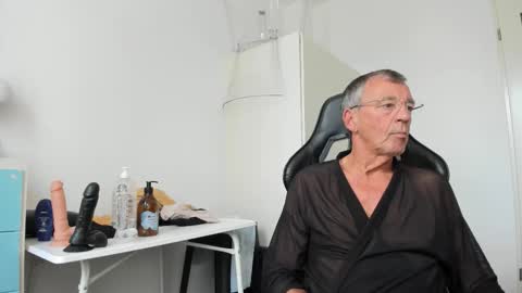Snapshot of 200gentleman chatting on 09.28.25 Henk online show from 09.28.25