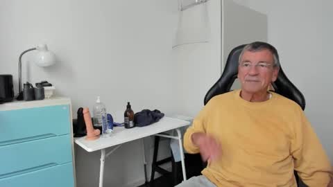 Snapshot of 200gentleman chatting on 10.07.25 Henk online show from 10.07.25