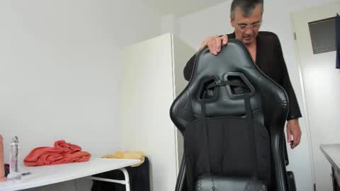Snapshot of 200gentleman chatting on 10.14.25 Henk online show from 10.14.25