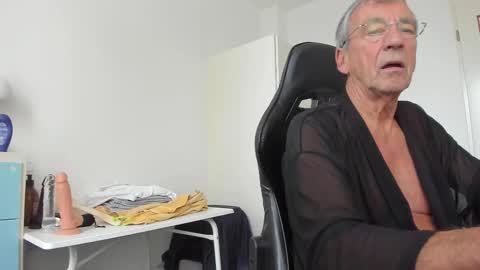 Snapshot of 200gentleman chatting on 10.18.25 Henk online show from 10.18.25
