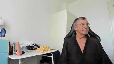 Snapshot of 200gentleman chatting on 10.19.25 Henk online show from 10.19.25