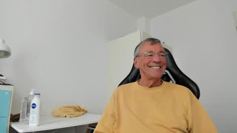 Snapshot of 200gentleman chatting on 05.13.26 Henk online show from 05.13.26