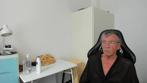 Snapshot of 200gentleman chatting on 05.17.26 Henk online show from 05.17.26