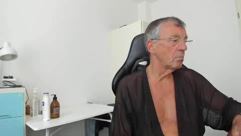 Snapshot of 200gentleman chatting on 05.31.26 Henk online show from 05.31.26